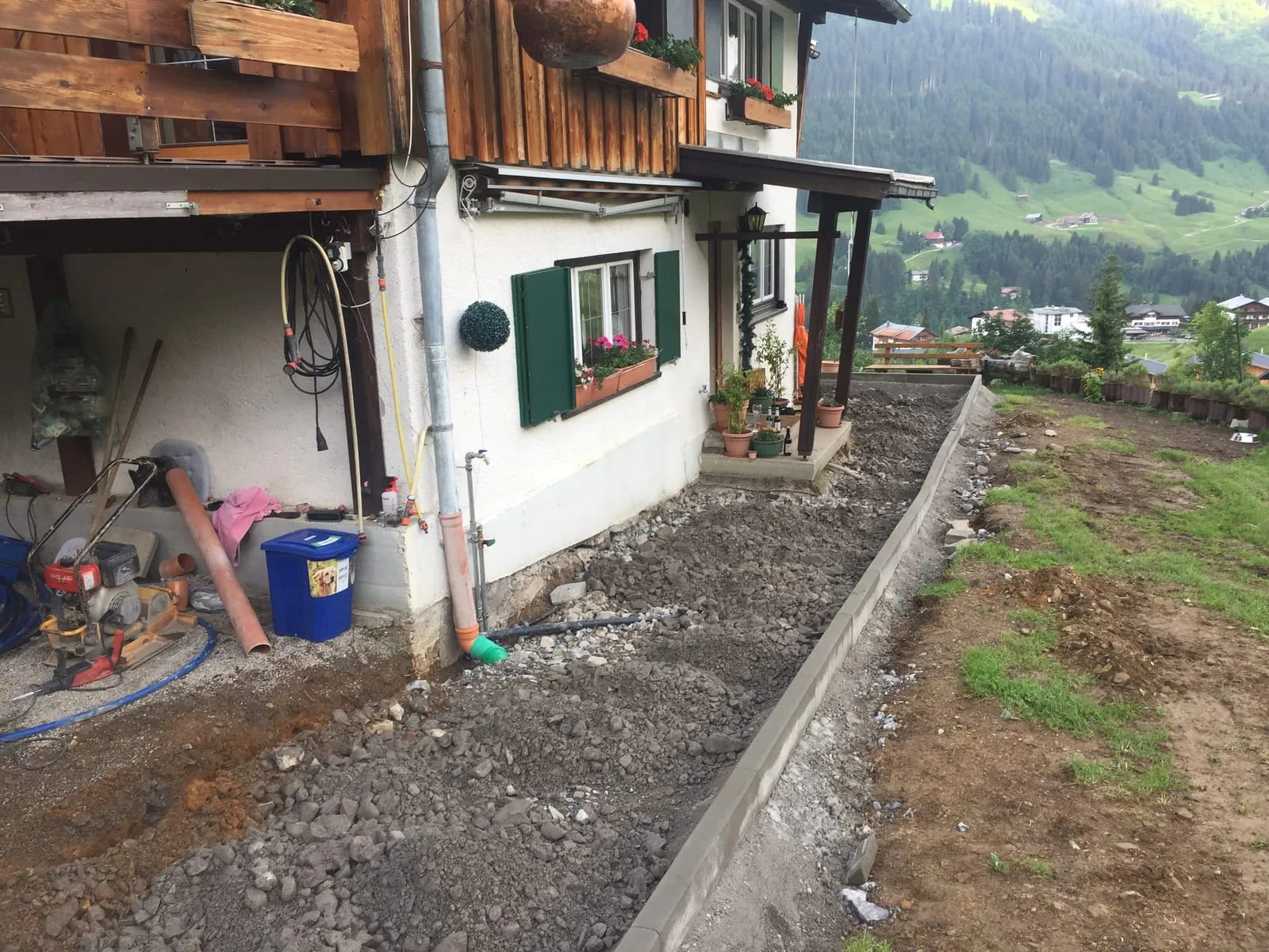 Umbau Teil 1 — Terrasse & Weg ums Walserhaus