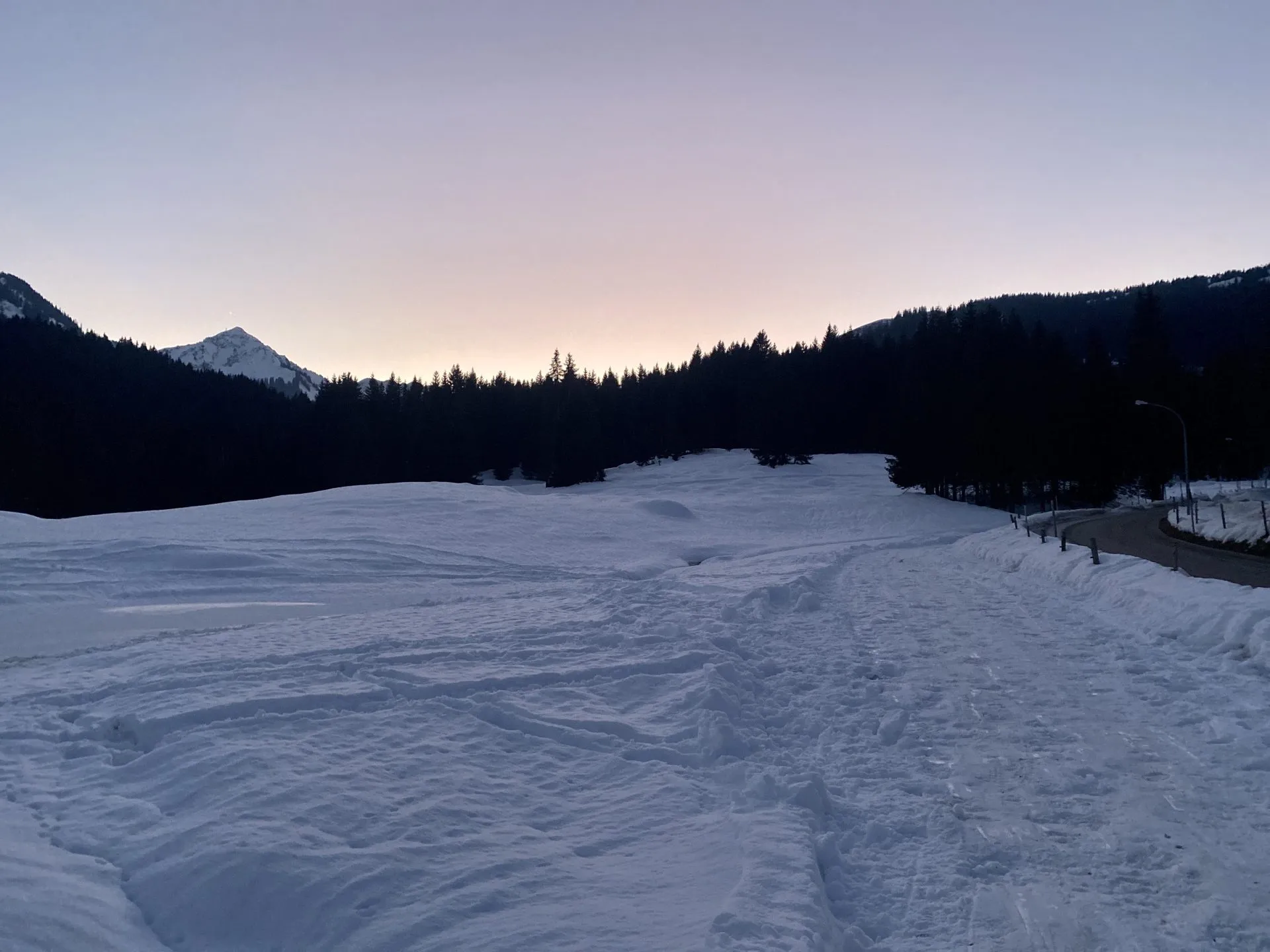 Rodelbahn mit Walmendingerhorn im Hintergrund