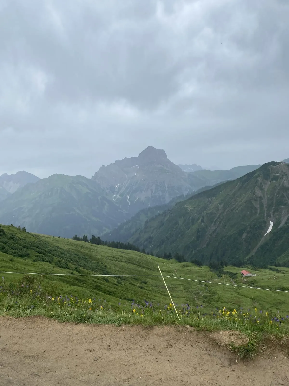 Blick von der Scharte mit Alpe Stierhof