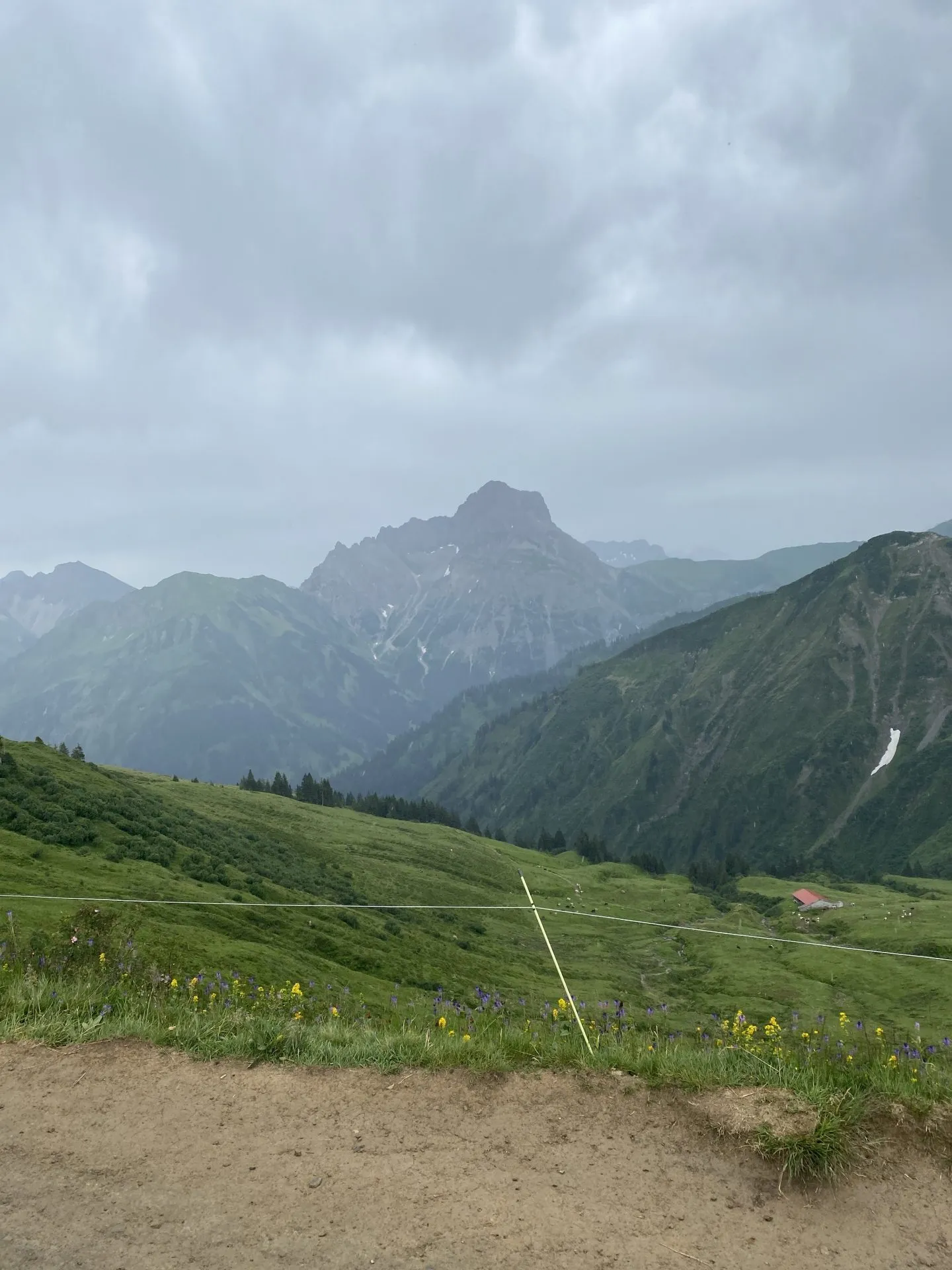 Blick von der Scharte mit Alpe Stierhof