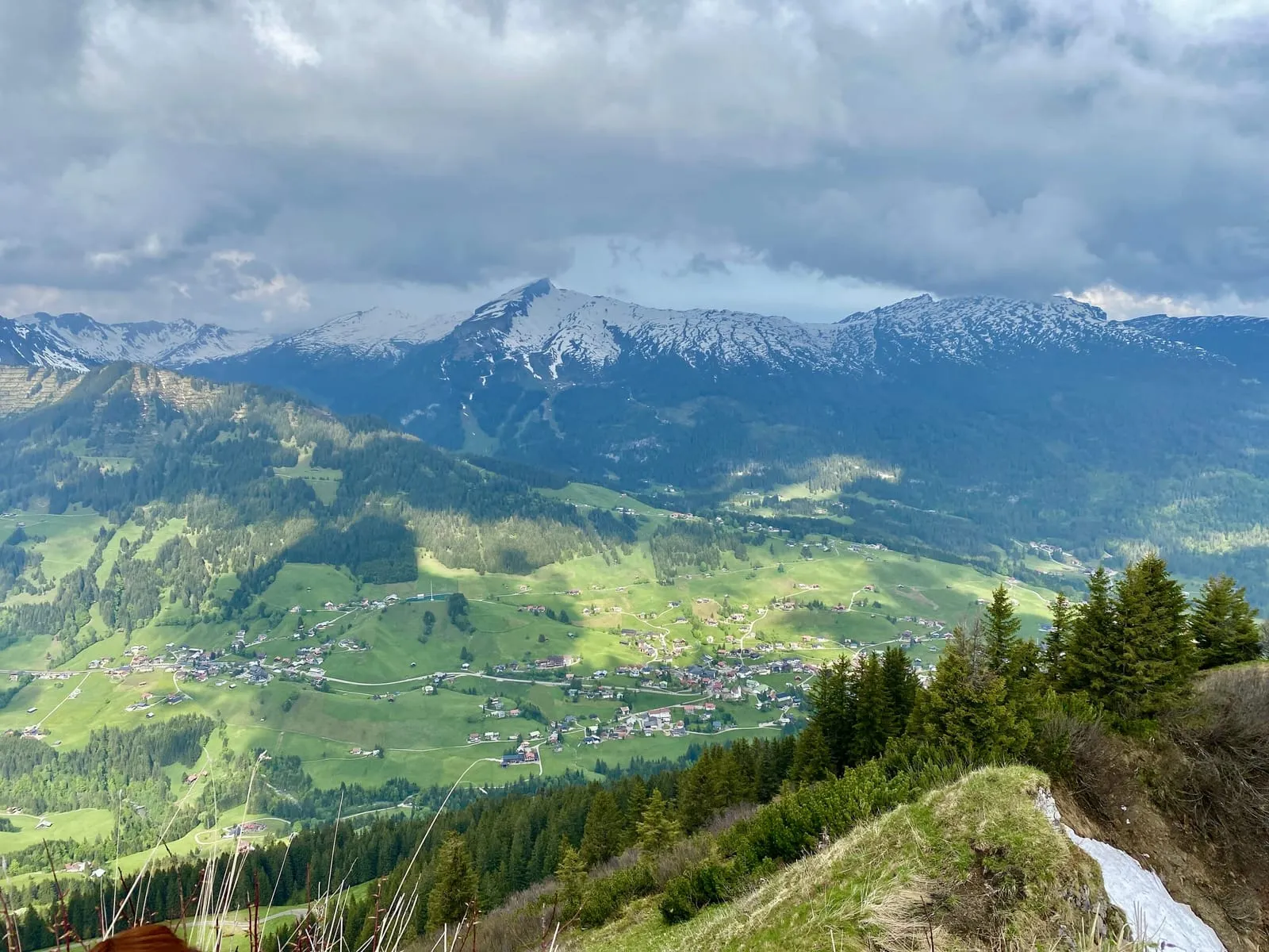 Blick von Kuhgehrenspitze nach Hirschegg