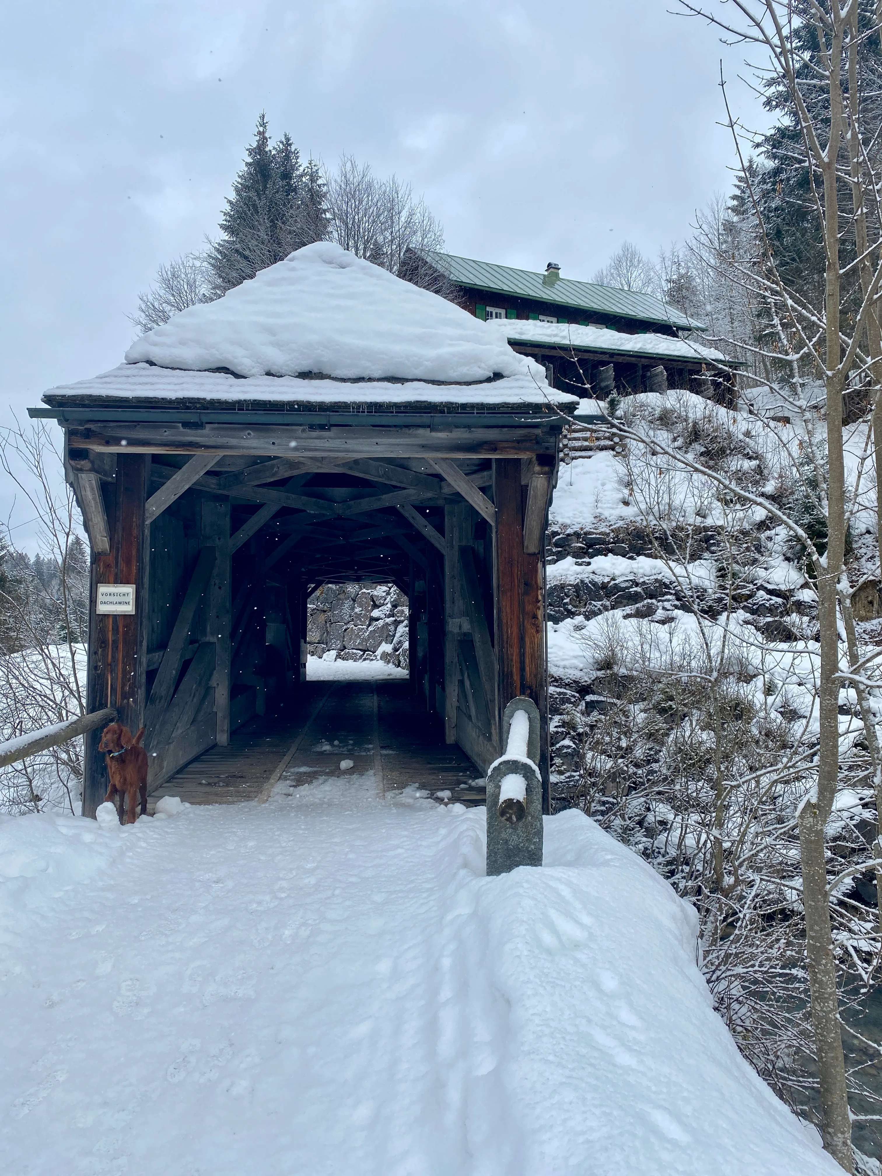 Leidtobelbrücke mit Kleinkaliber-Schießstand im Hintergrund