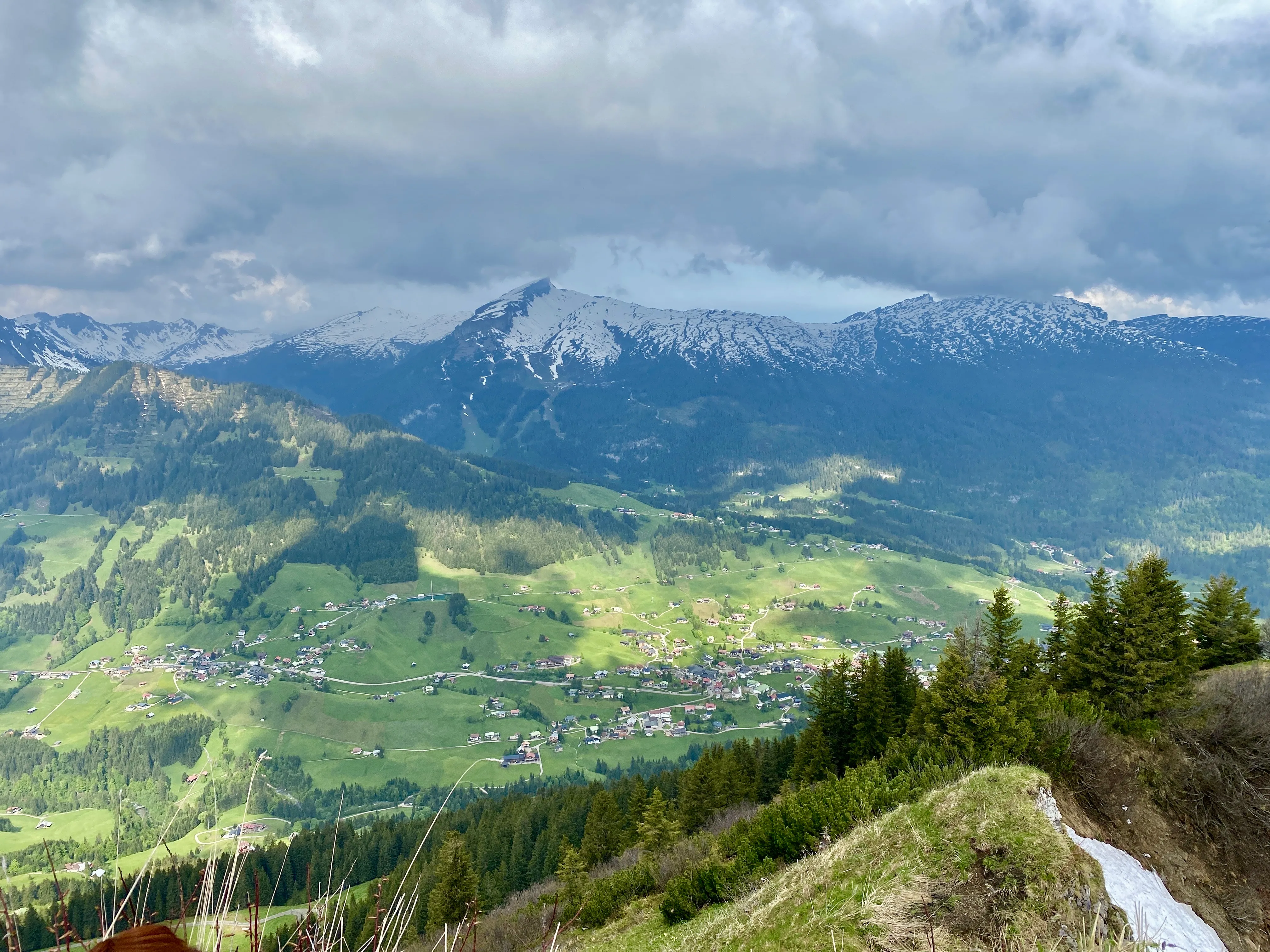 Blick von Kuhgehrenspitze nach Hirschegg