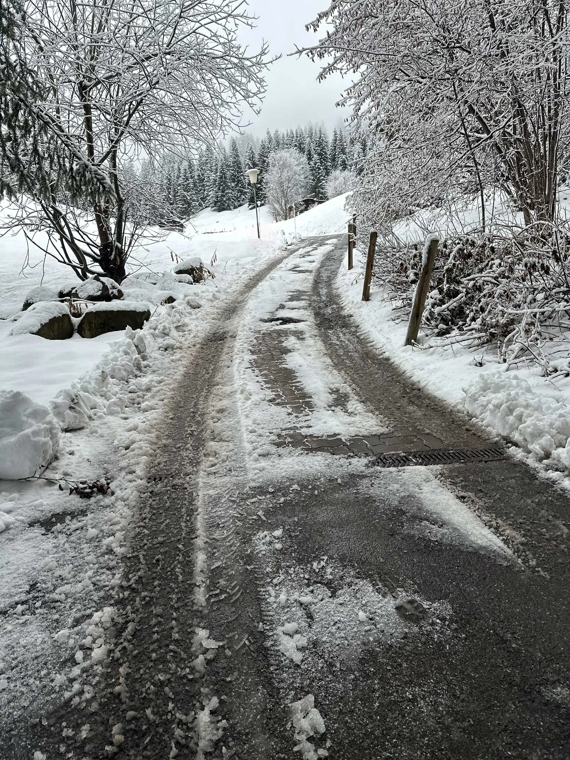Zufahrt zur Ferienwohnung Gondamaika im Winter, Hirschegg