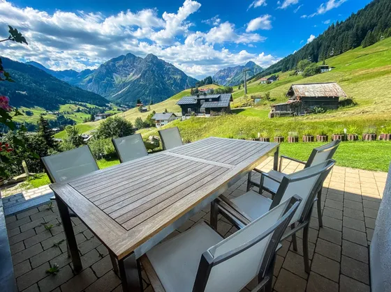 Outdoor area with play and lounging space at the Gondamaika house